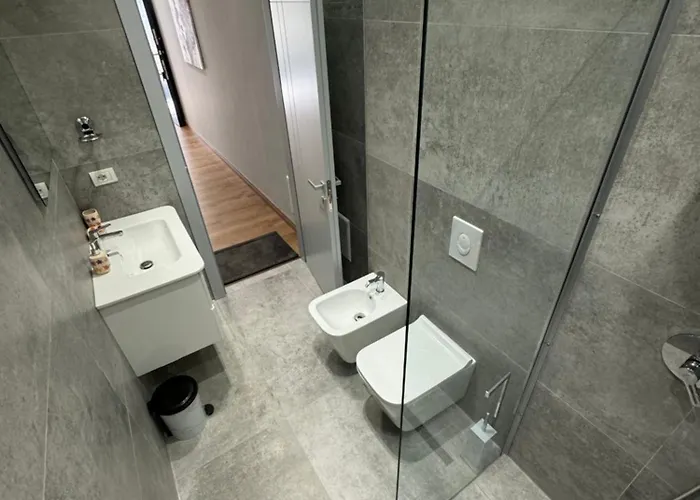 Centrepoint Stylish Тирана